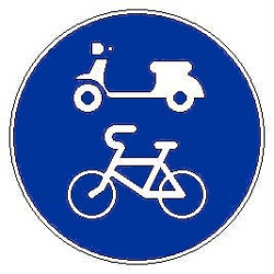 Рис. 4 «Велосипедная дорожка» Разрешается движение на велосипедах и мопедах»
