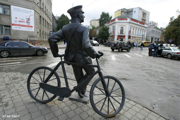 Памятник почтальону в Нижнем Новгороде