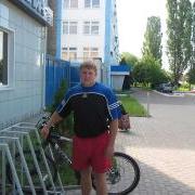 житель Мичуринска Виктор доволен велостоянкой.
